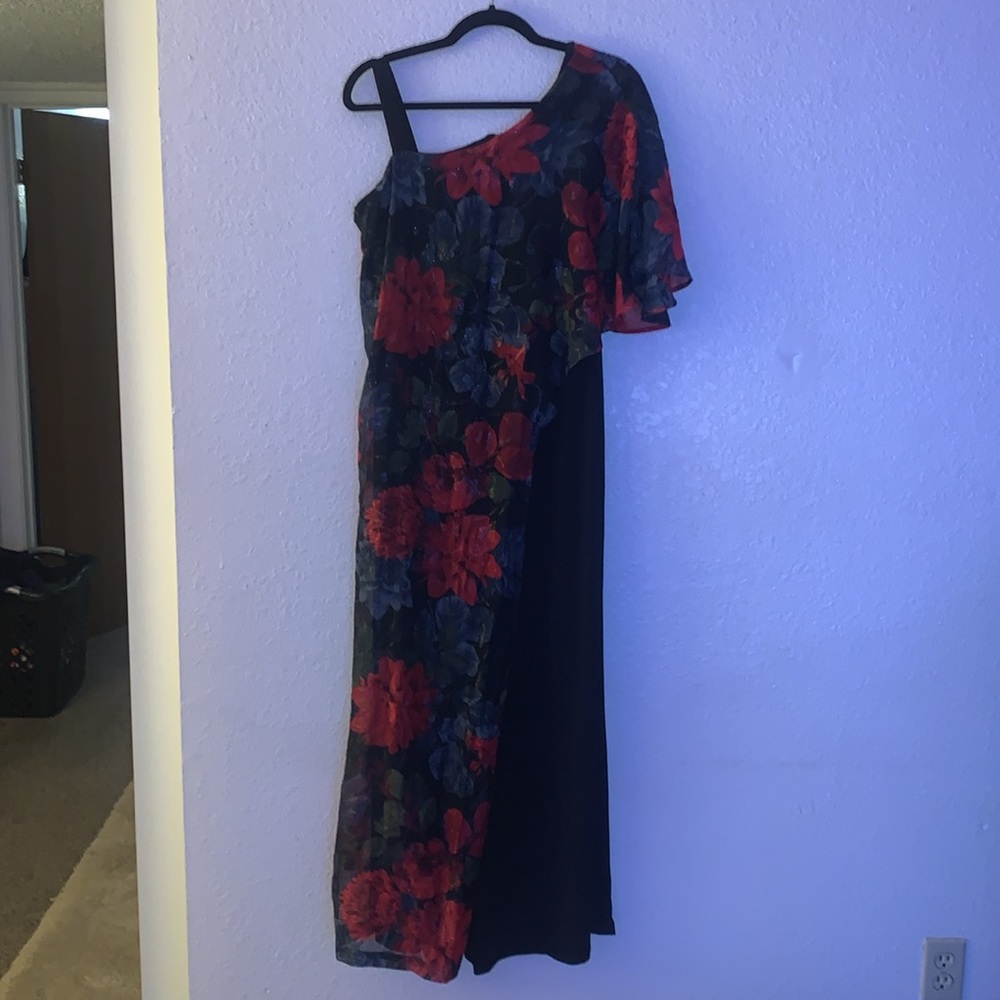 Shelby Nites Red rose 🥀 🌹 pantsuit - women’s size 16